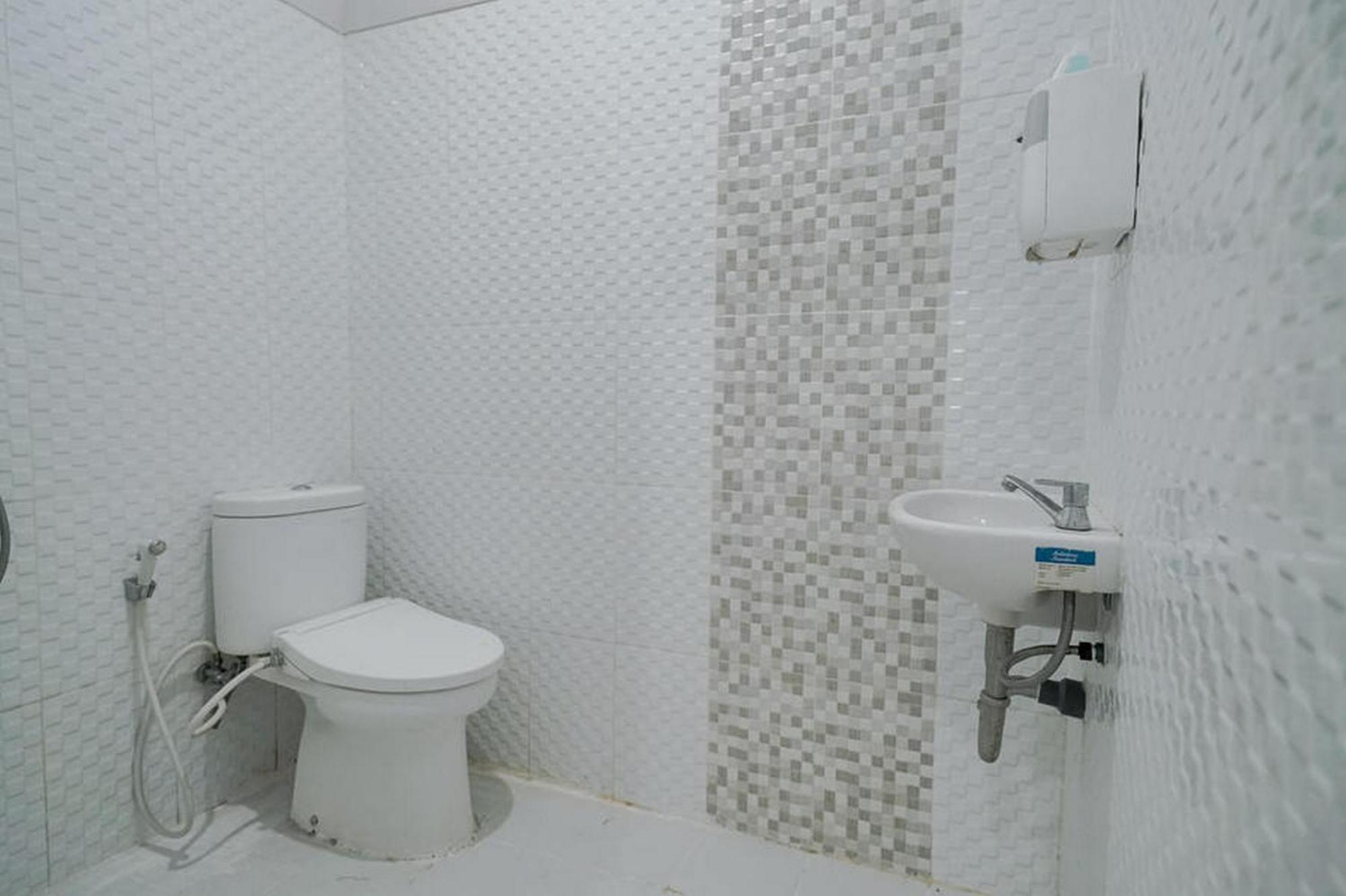 Urbanview Hotel Bari Syariah Palembang By Reddoorz المظهر الخارجي الصورة